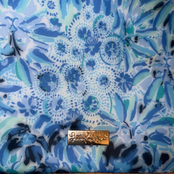 Lilly Pulitzer insulated lunch bag blue in a GUC - Picture 3 of 11